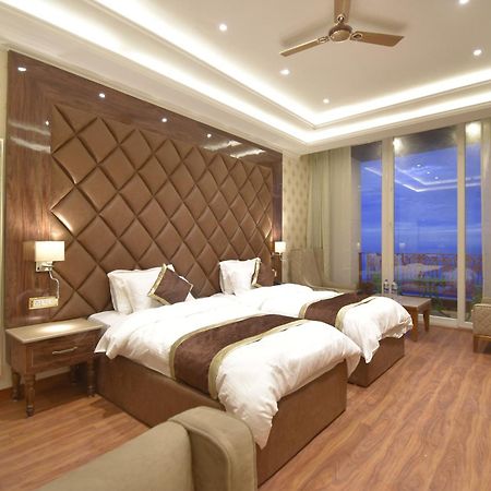Grand Him Queen Ac Centralized Dharamshala Esterno foto