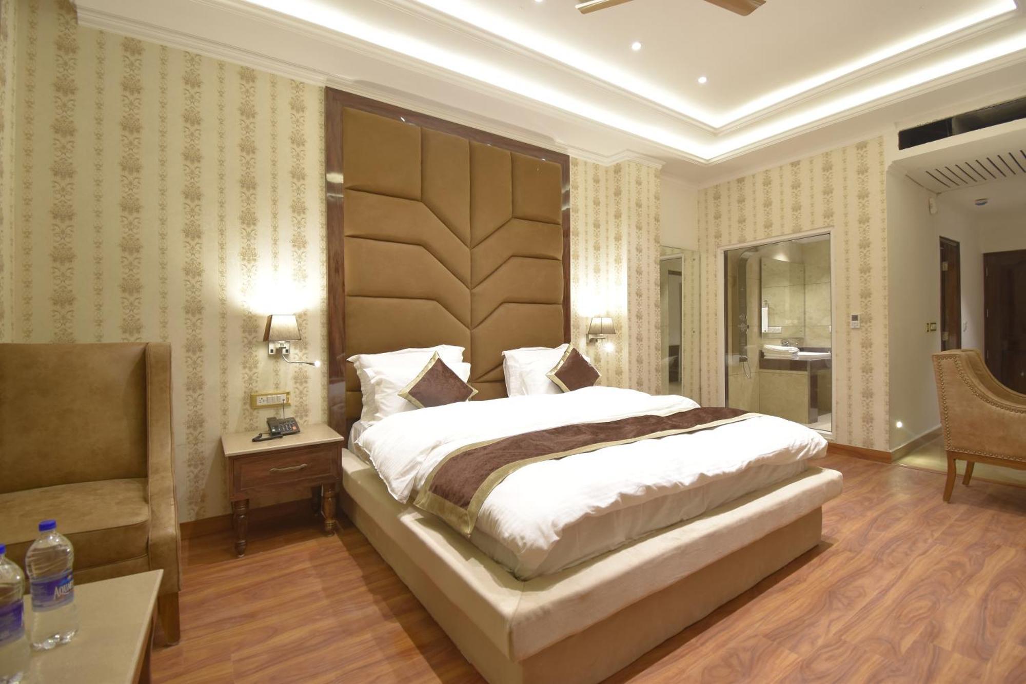Grand Him Queen Ac Centralized Dharamshala Esterno foto