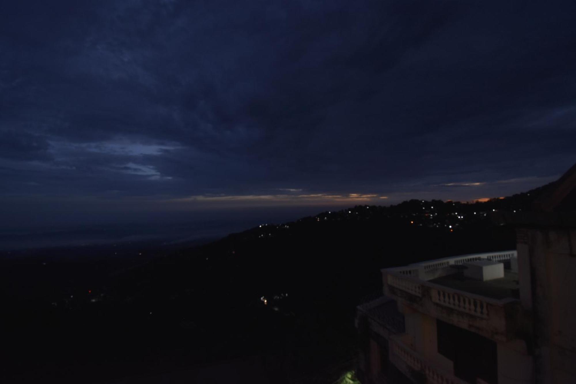 Grand Him Queen Ac Centralized Dharamshala Esterno foto