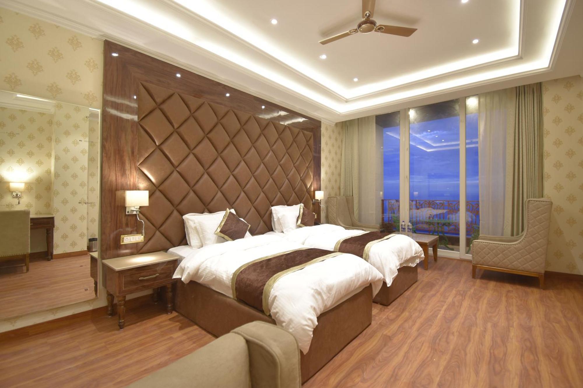 Grand Him Queen Ac Centralized Dharamshala Esterno foto