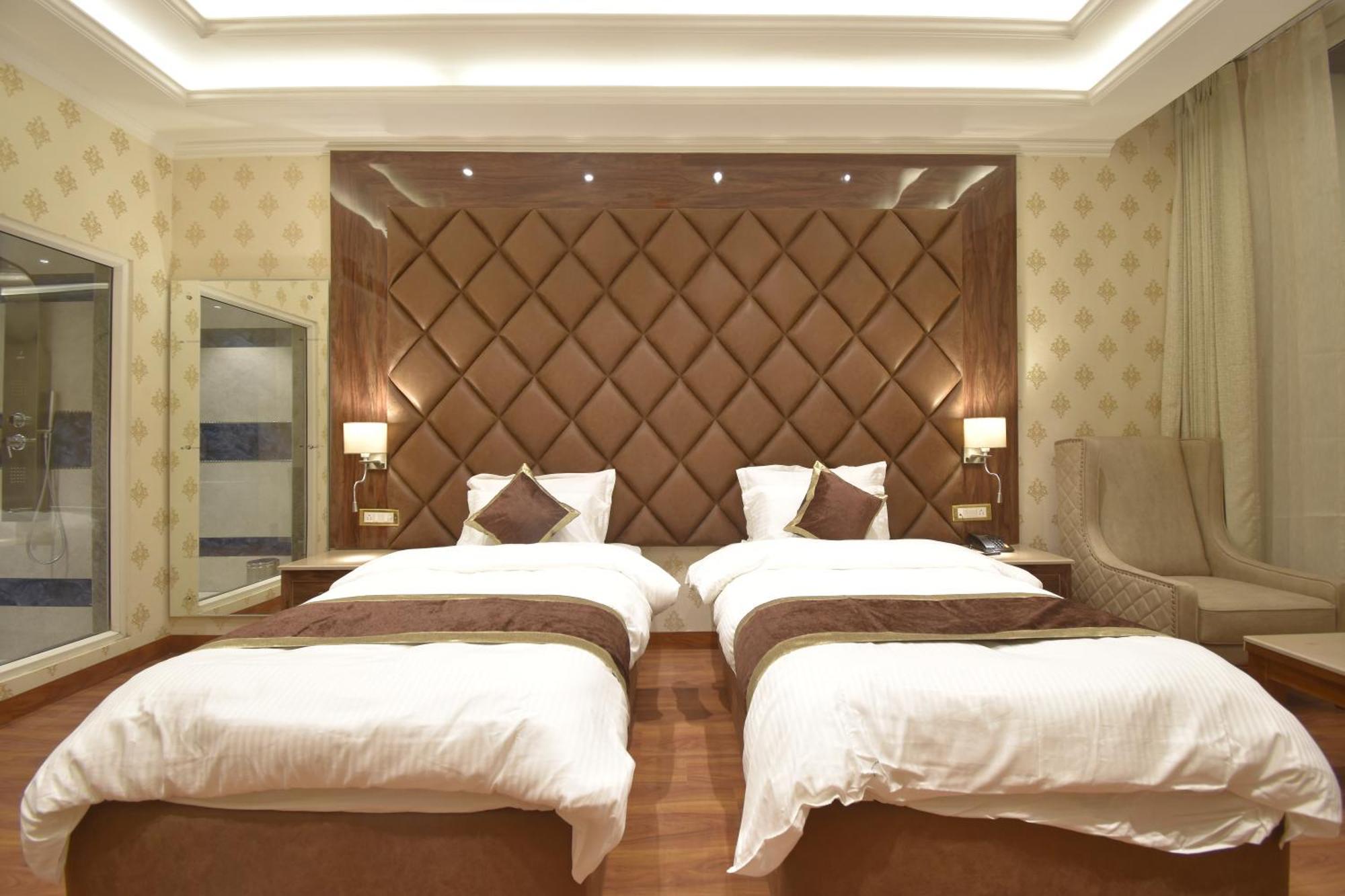 Grand Him Queen Ac Centralized Dharamshala Esterno foto