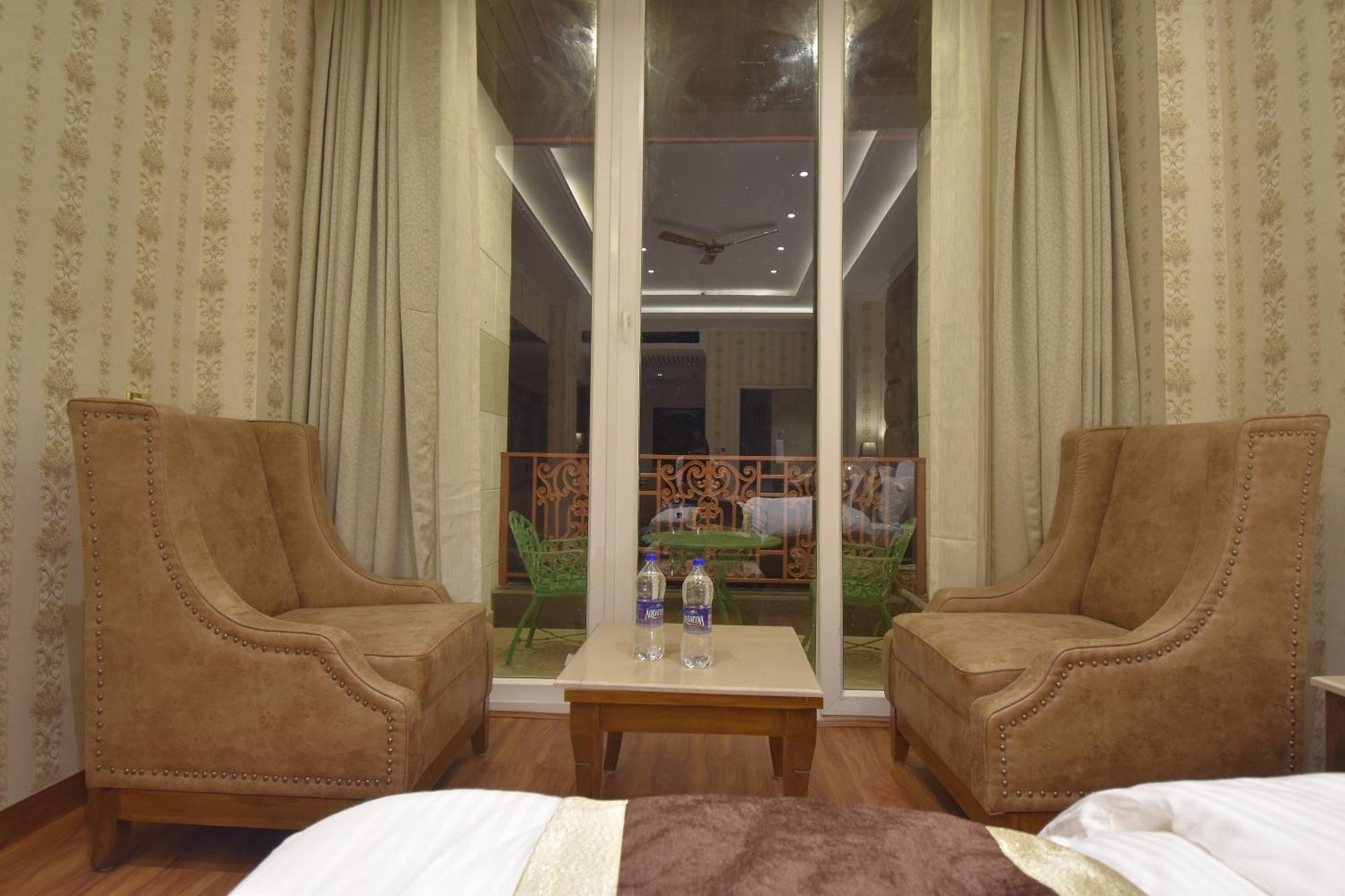 Grand Him Queen Ac Centralized Dharamshala Esterno foto